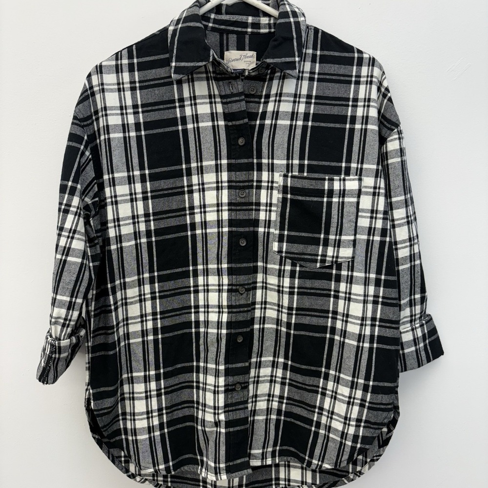 Universal Thread Women's Oversized Flannel Long‎ Sleeve Button-Down Shirt XS